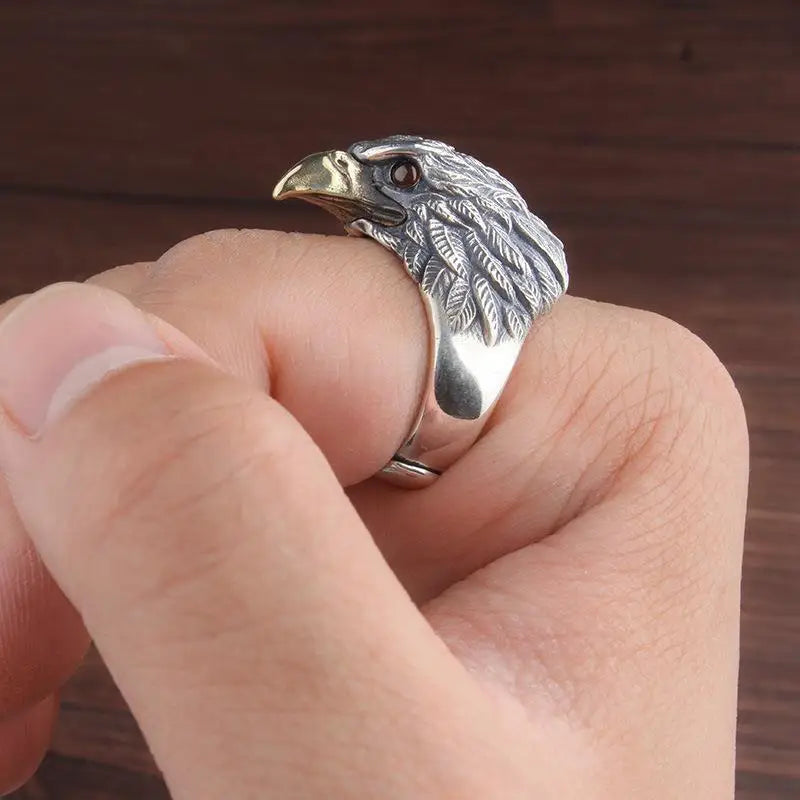 Anéis de Dedo de Prata Tailandesa Vintage para Homens: Elegância Animal com Punho de Águia