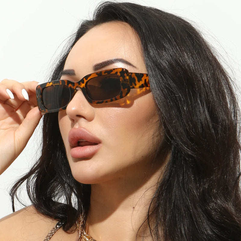 Óculos de Sol Retangulares Vintage: Estilo Clássico com Proteção UV400